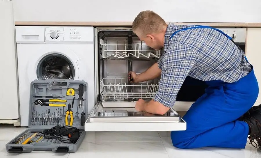 Akçakoca Siemens servisi teknisyen ekibi beyaz eşya tamiri yaparken